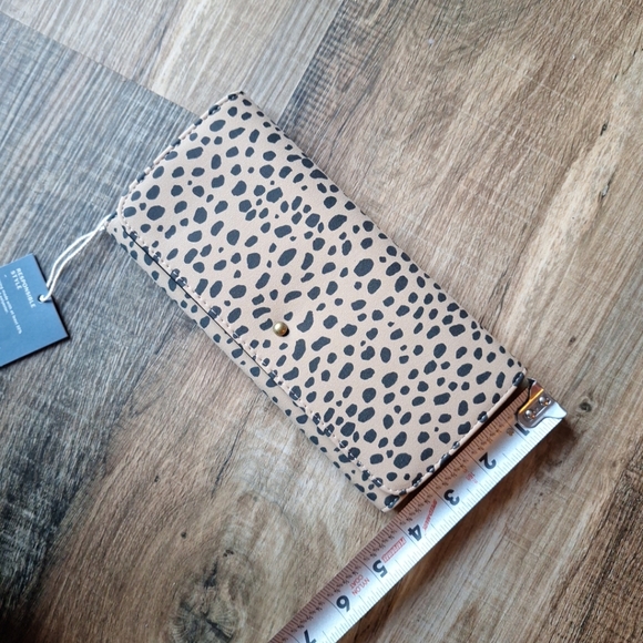 Universal Thread Leopard Print Trifold Wallet - Picture 7 of 7